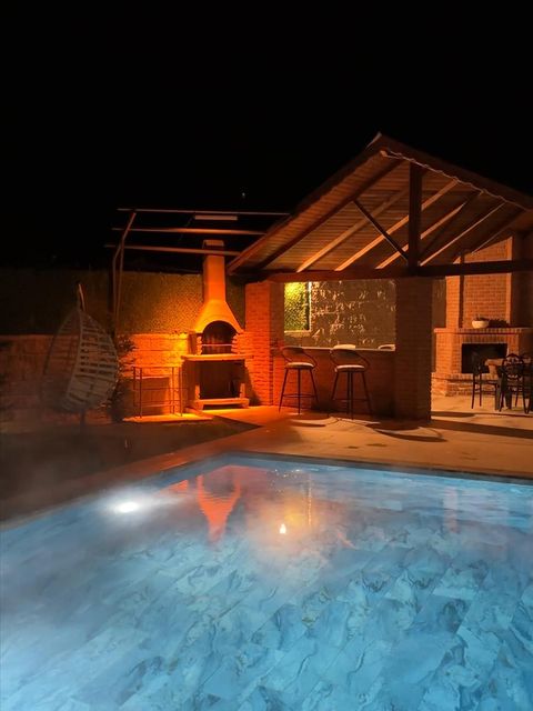 listing card gallery