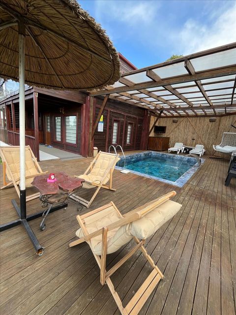 listing card gallery