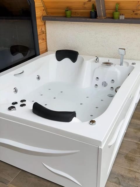 listing card gallery