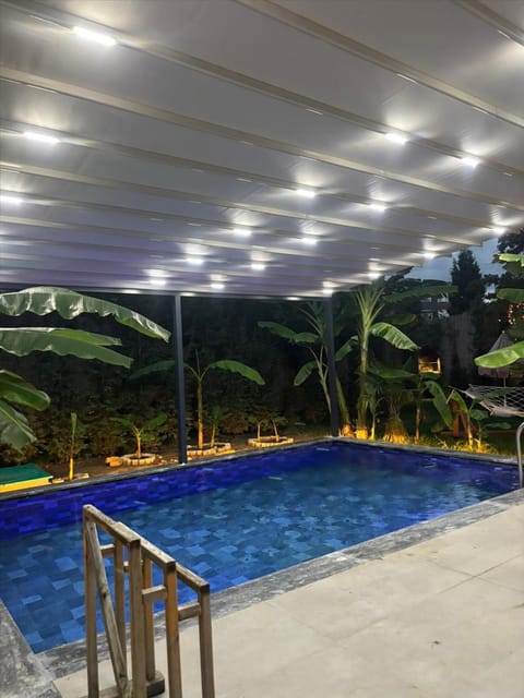 listing card gallery