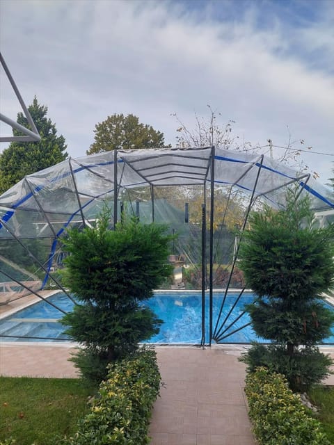 listing card gallery