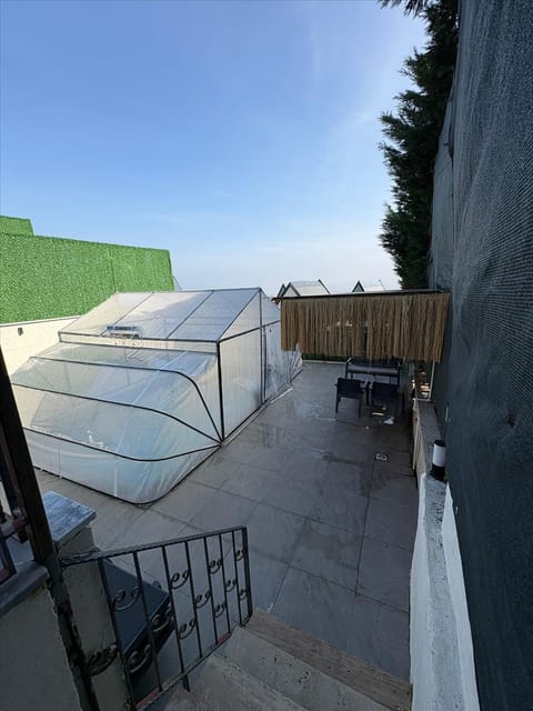 listing card gallery