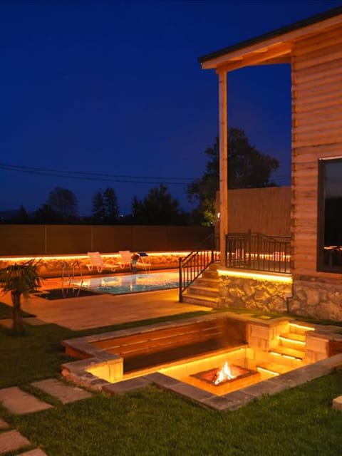 listing card gallery