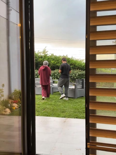 listing card gallery