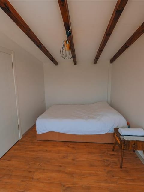 listing card gallery