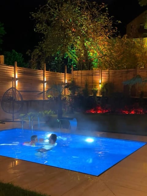 listing card gallery