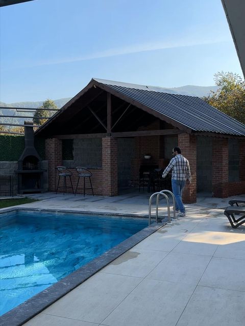 listing card gallery