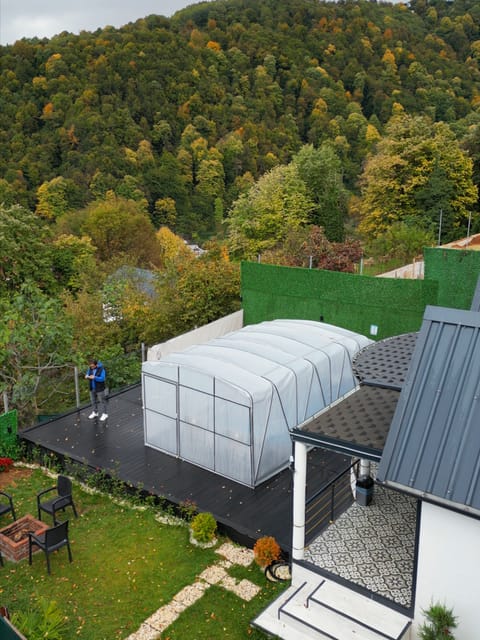 listing card gallery