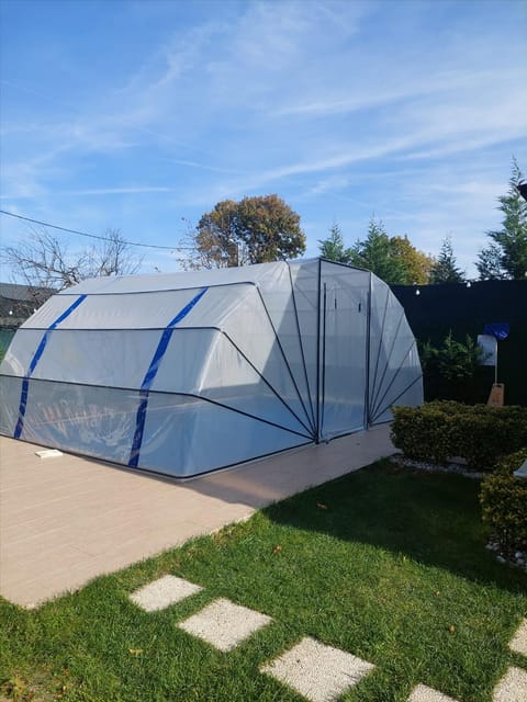 listing card gallery