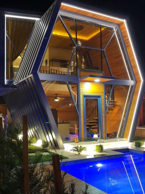 listing card gallery