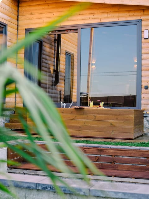 listing card gallery