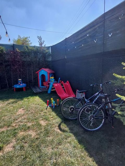 listing card gallery