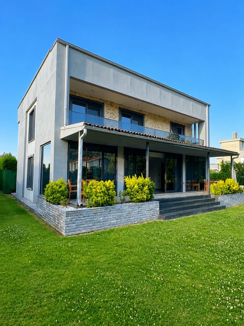 listing card gallery