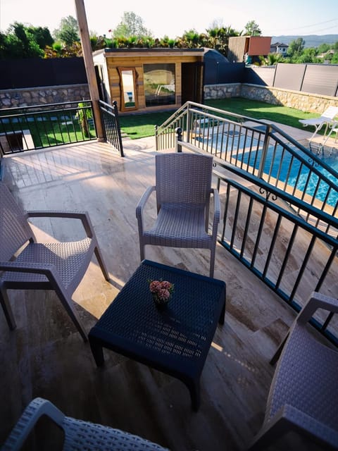 listing card gallery