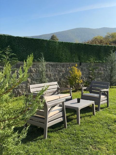 listing card gallery