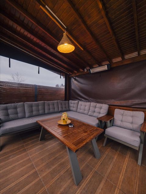 listing card gallery