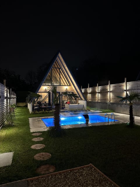 listing card gallery