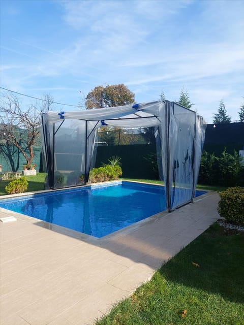 listing card gallery