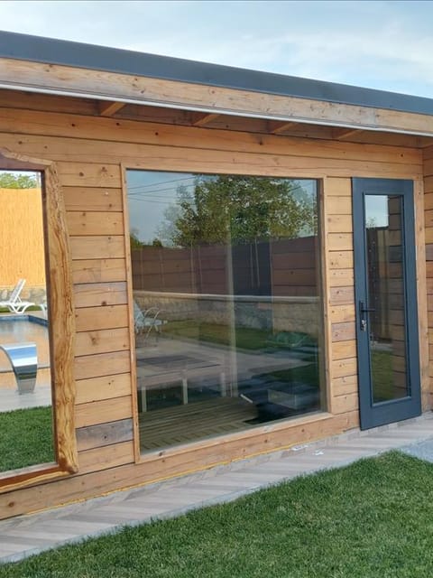 listing card gallery