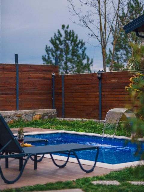 listing card gallery