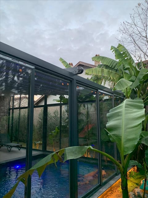 listing card gallery