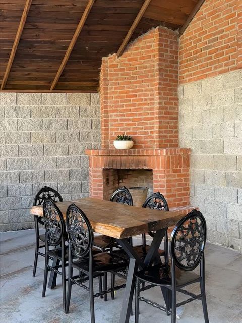 listing card gallery