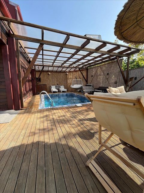 listing card gallery