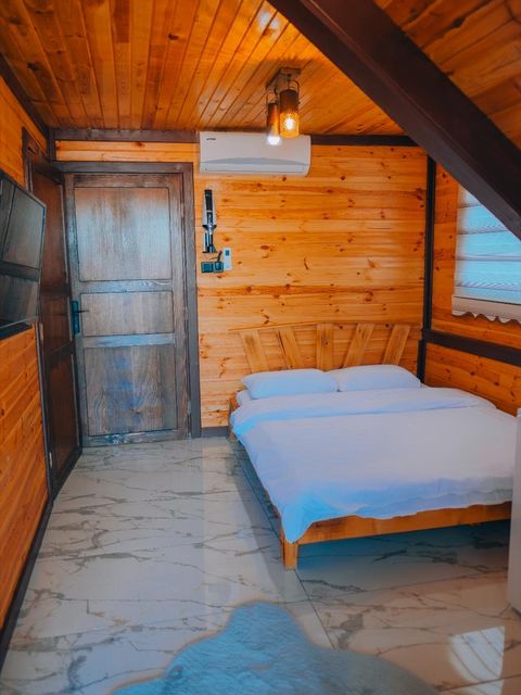 listing card gallery