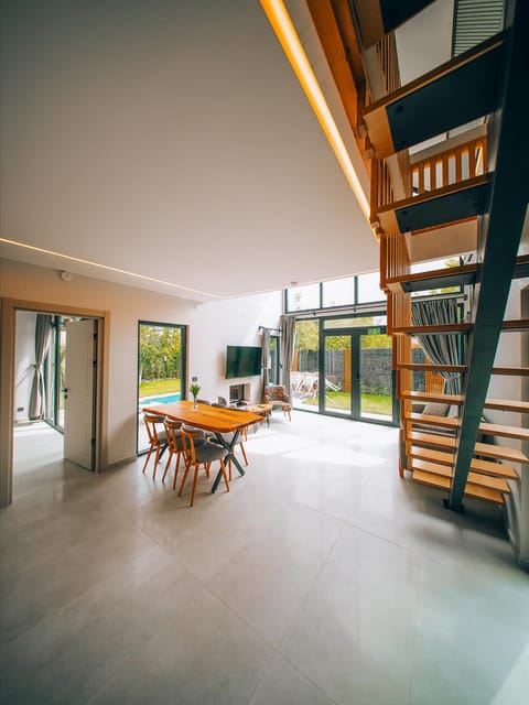 listing card gallery