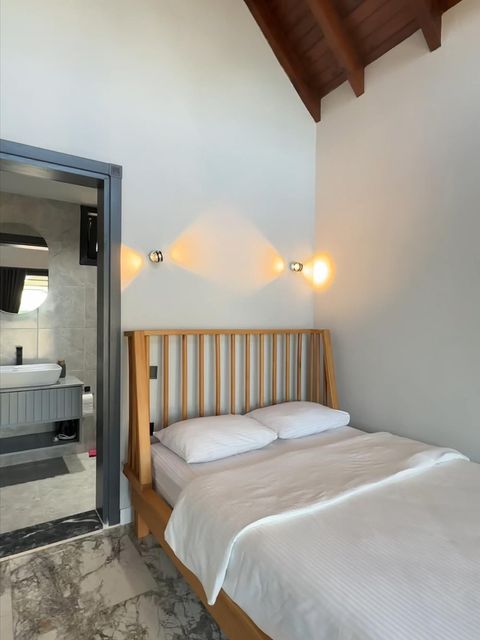 listing card gallery