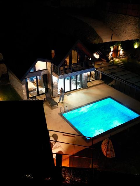 listing card gallery