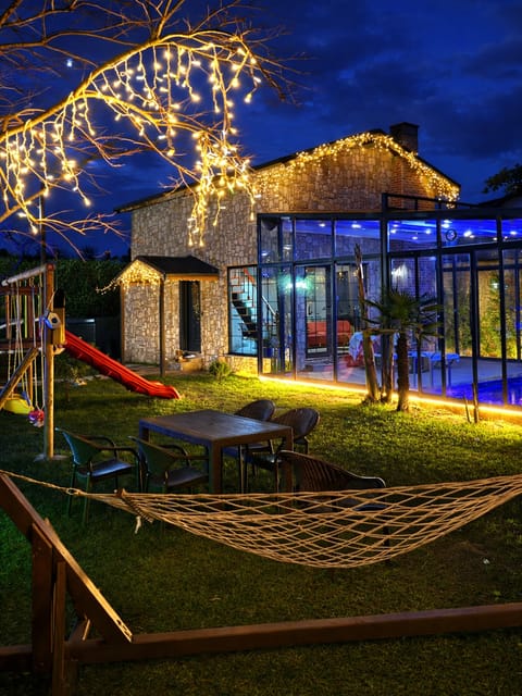 listing card gallery