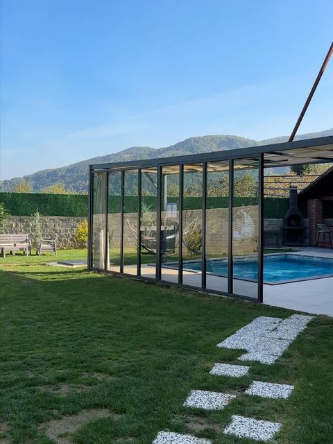 listing card gallery