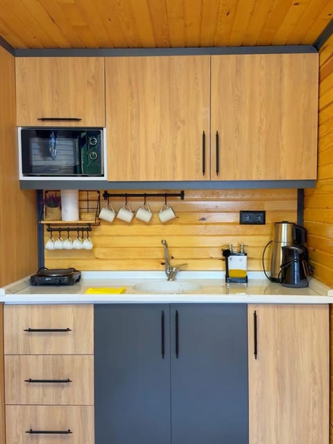 listing card gallery