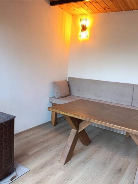 listing card gallery