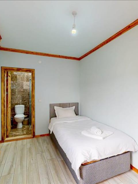 listing card gallery