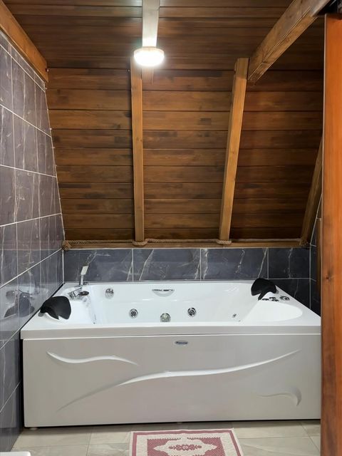 listing card gallery