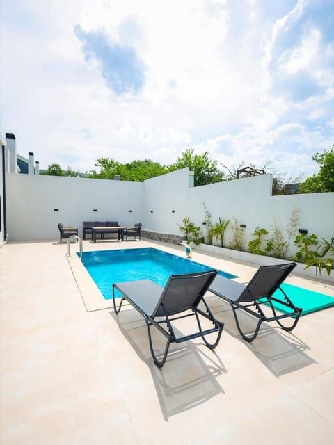 listing card gallery