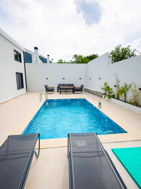 listing card gallery