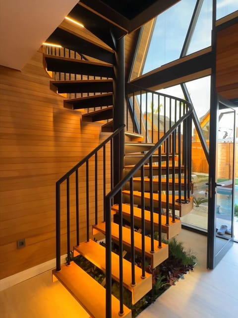 listing card gallery