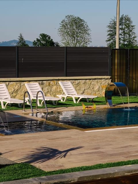 listing card gallery