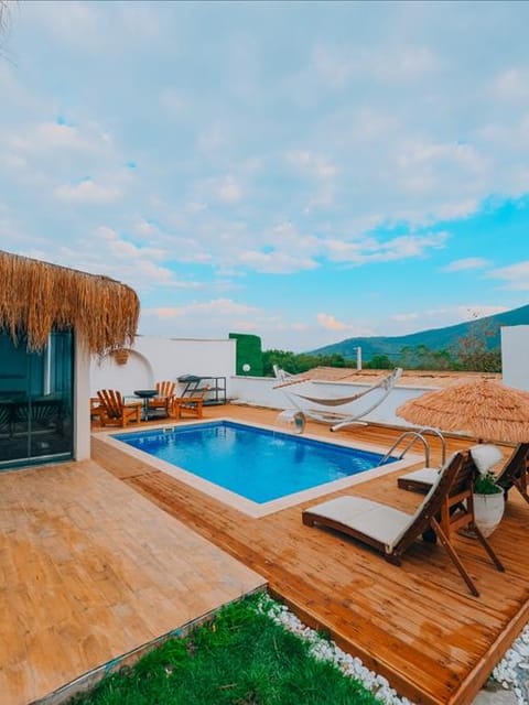 listing card gallery