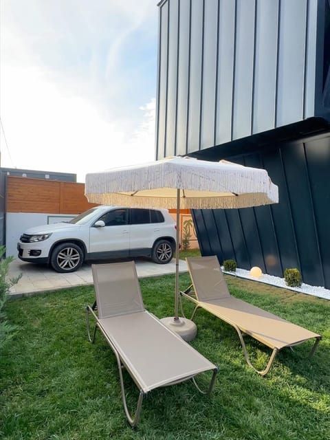 listing card gallery