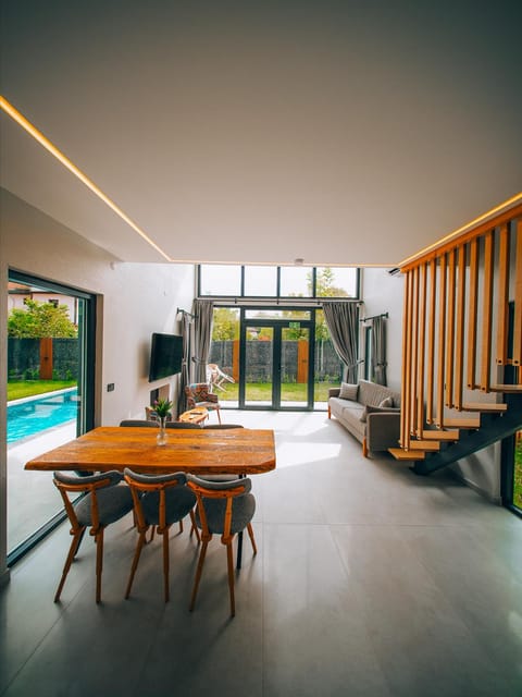 listing card gallery