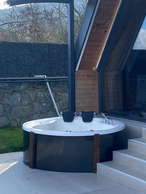 listing card gallery