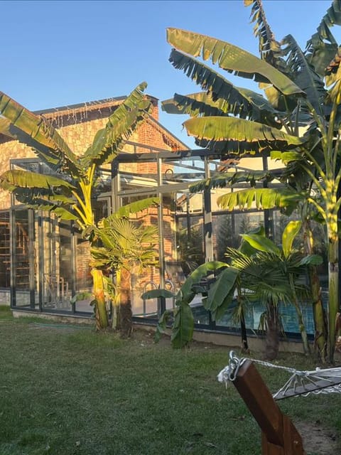 listing card gallery