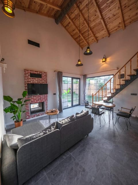 listing card gallery