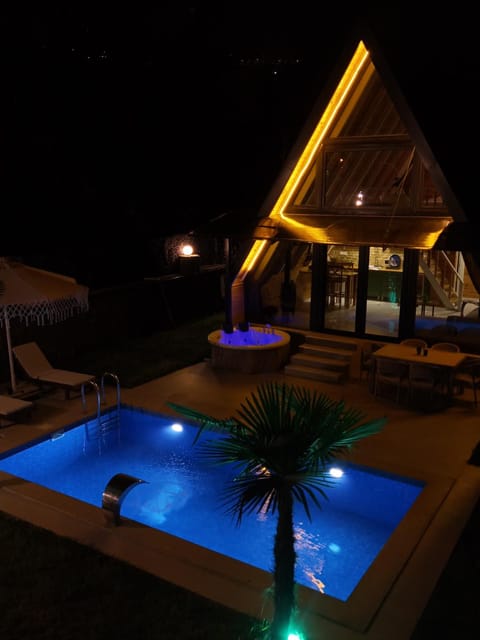 listing card gallery