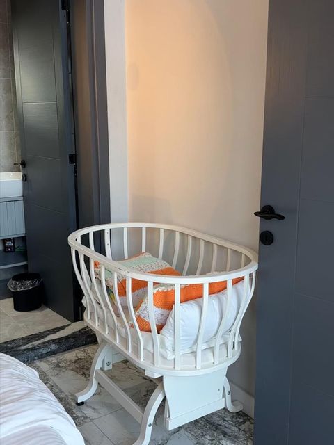 listing card gallery