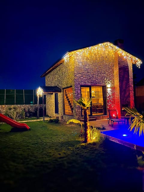 listing card gallery